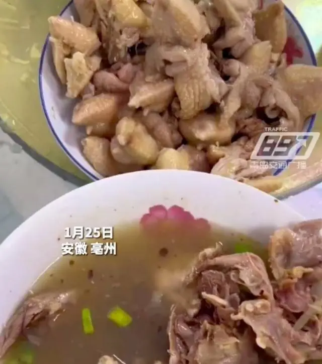 亳州一女子称，一份鸡只有2块鸡肉其他全是鸡屁股